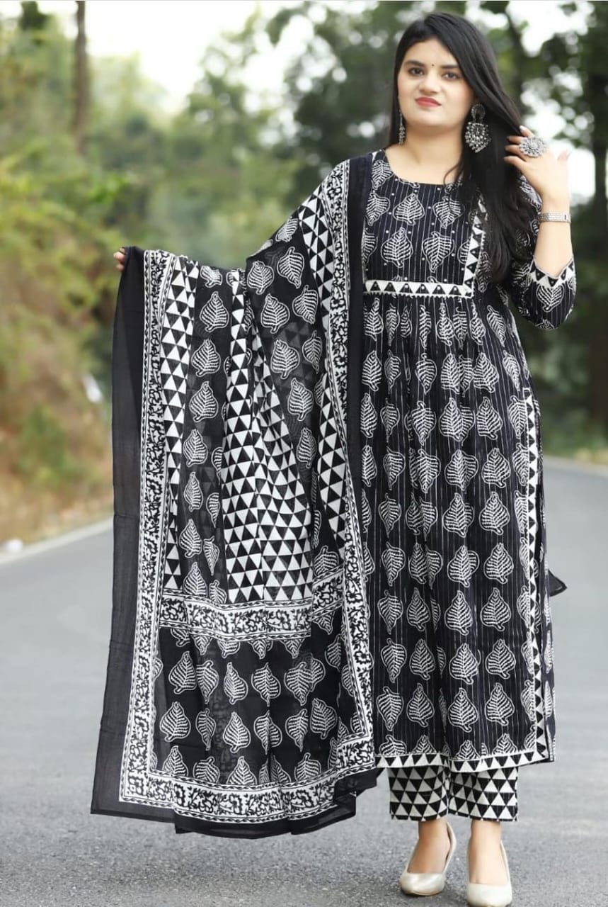 Aalia Style With Naira Cut Pattern Kurta Set