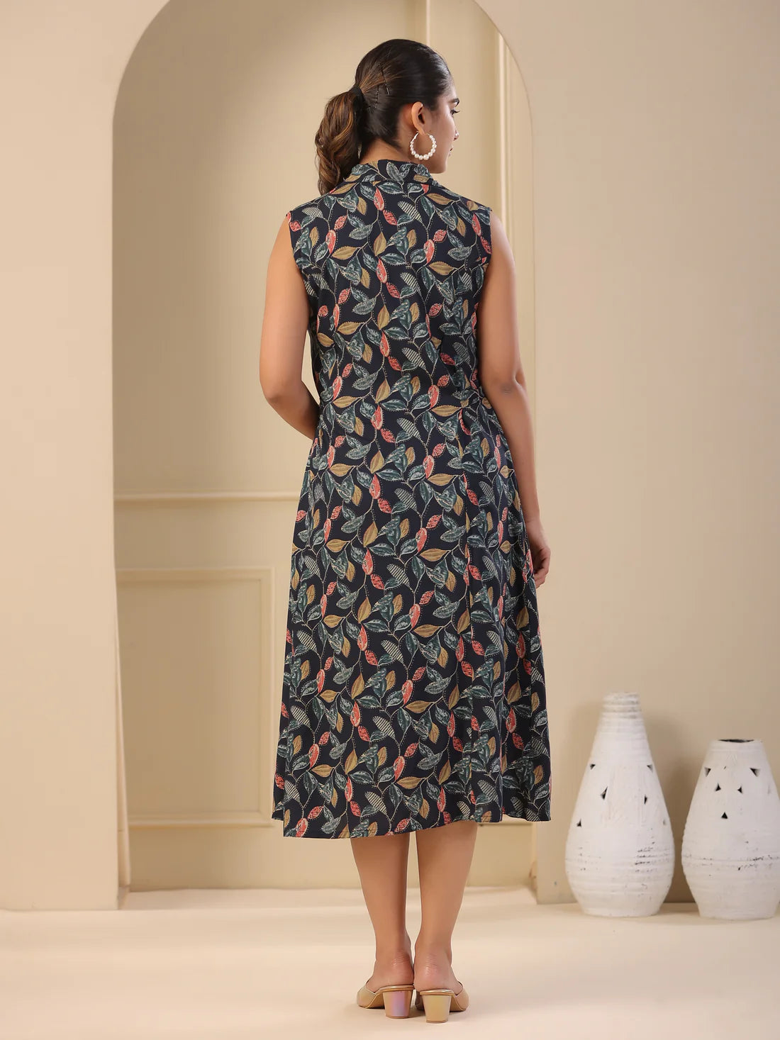 Floral Printed Mother-of-Pearl Buttoned Paneled Dress - Black