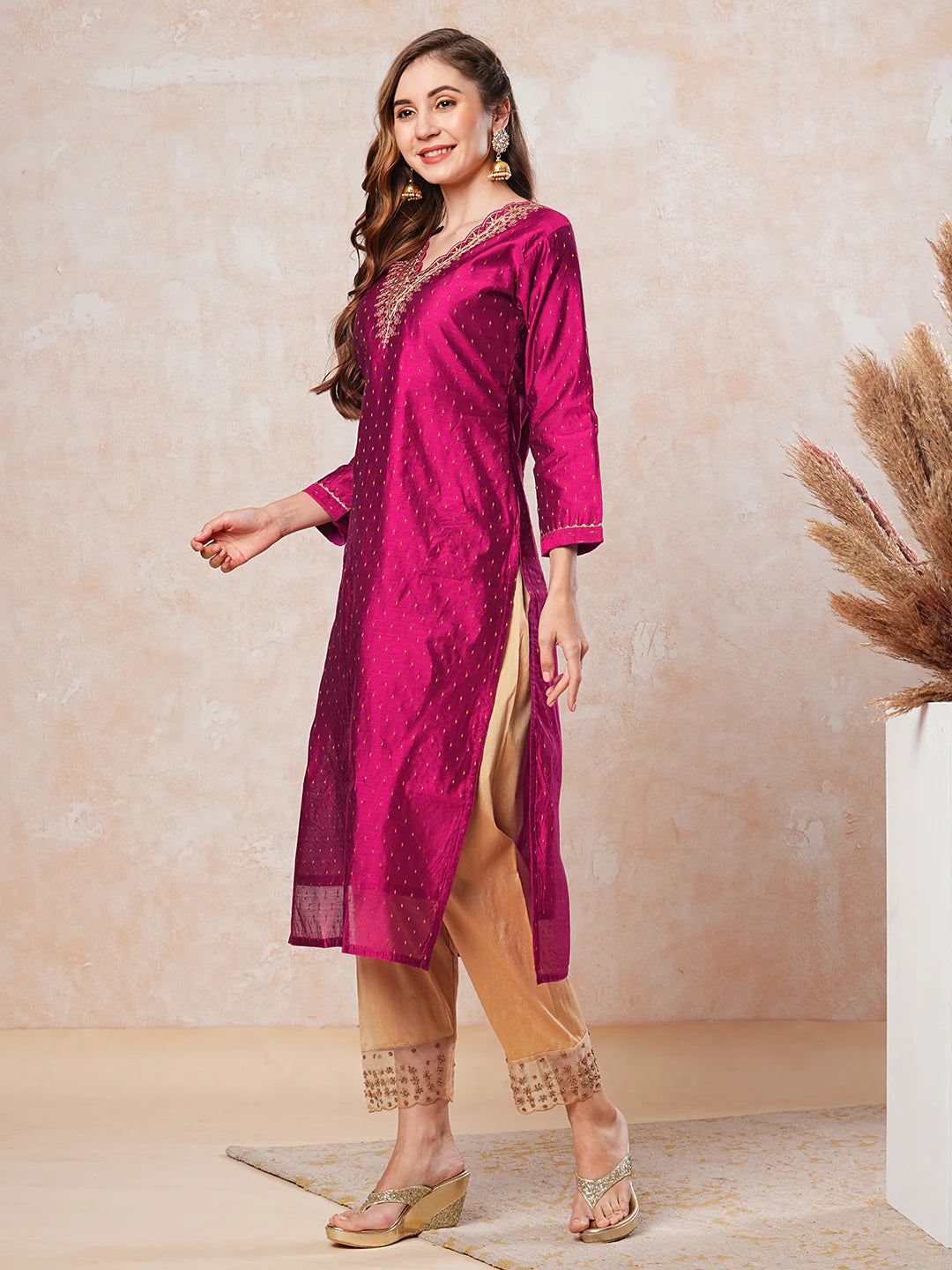 Jacquard Zari Design Zari & Sequins Embroidered Kurta - Magenta