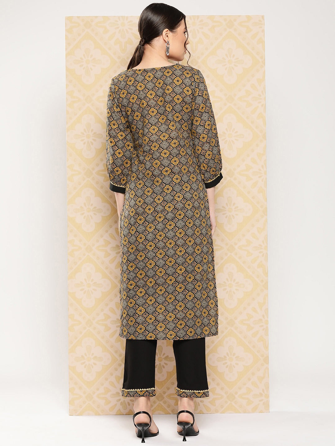 Geometric Printed Regular Pure Cotton Kurta with Trousers-Yufta Store-1400SETBRS