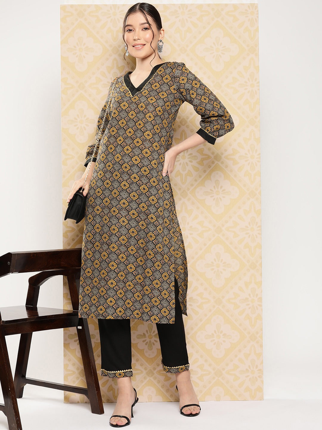 Geometric Printed Regular Pure Cotton Kurta with Trousers-Yufta Store-1400SETBRS