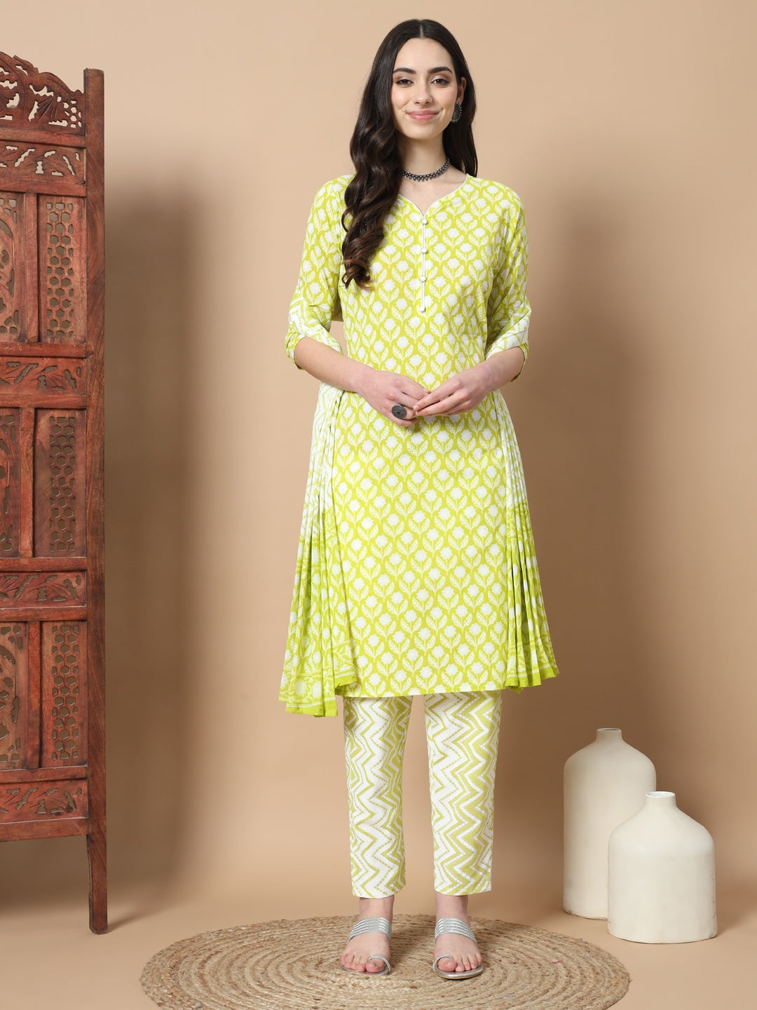 Green Floral,Piping On Yoke Straight Kurta Trouser And Dupatta Set-Yufta Store-6833SKDGRS