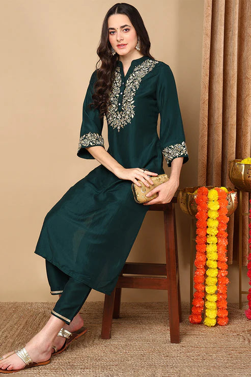 Green Silk Blend Solid Embroidered Straight Kurta