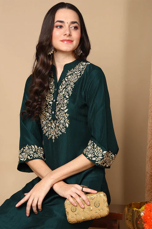 Green Silk Blend Solid Embroidered Straight Kurta