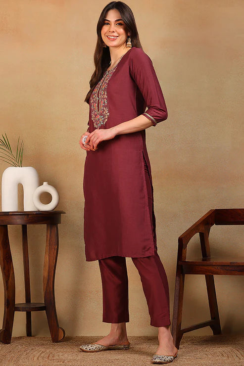 Mauve Silk Blend Solid Embroidered Straight Kurta