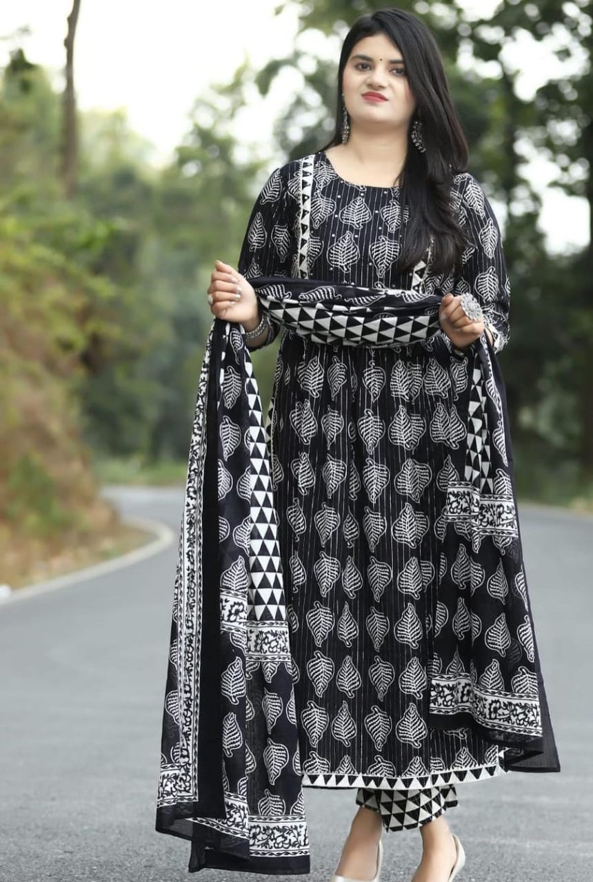 Aalia Style With Naira Cut Pattern Kurta Set